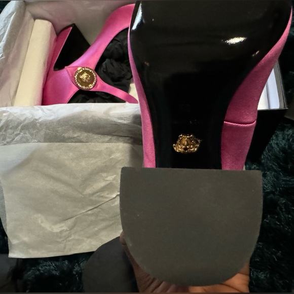 Versace Medusa Heels NWT *Sold Out Online* - Picture 9 of 11